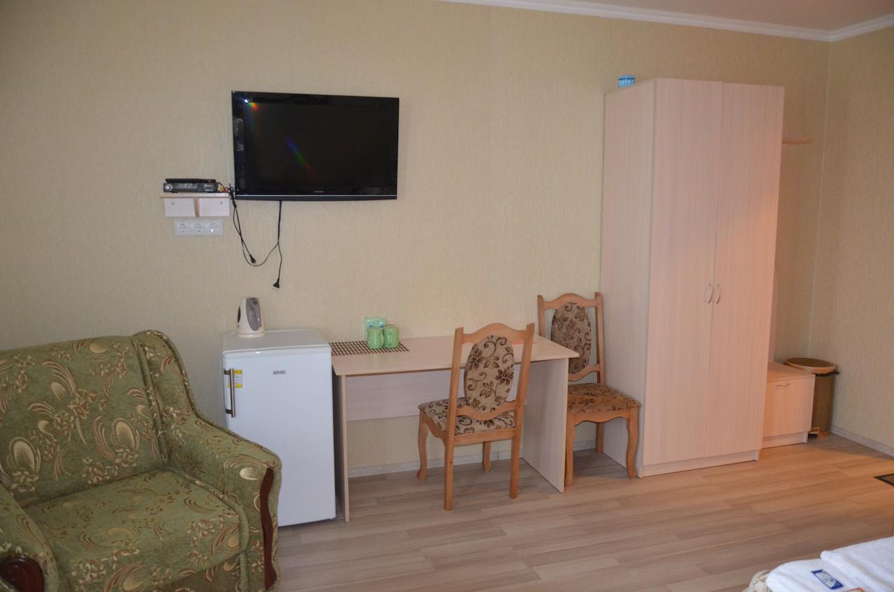 Atlant Hotel Ostroh Oda fotoğraf