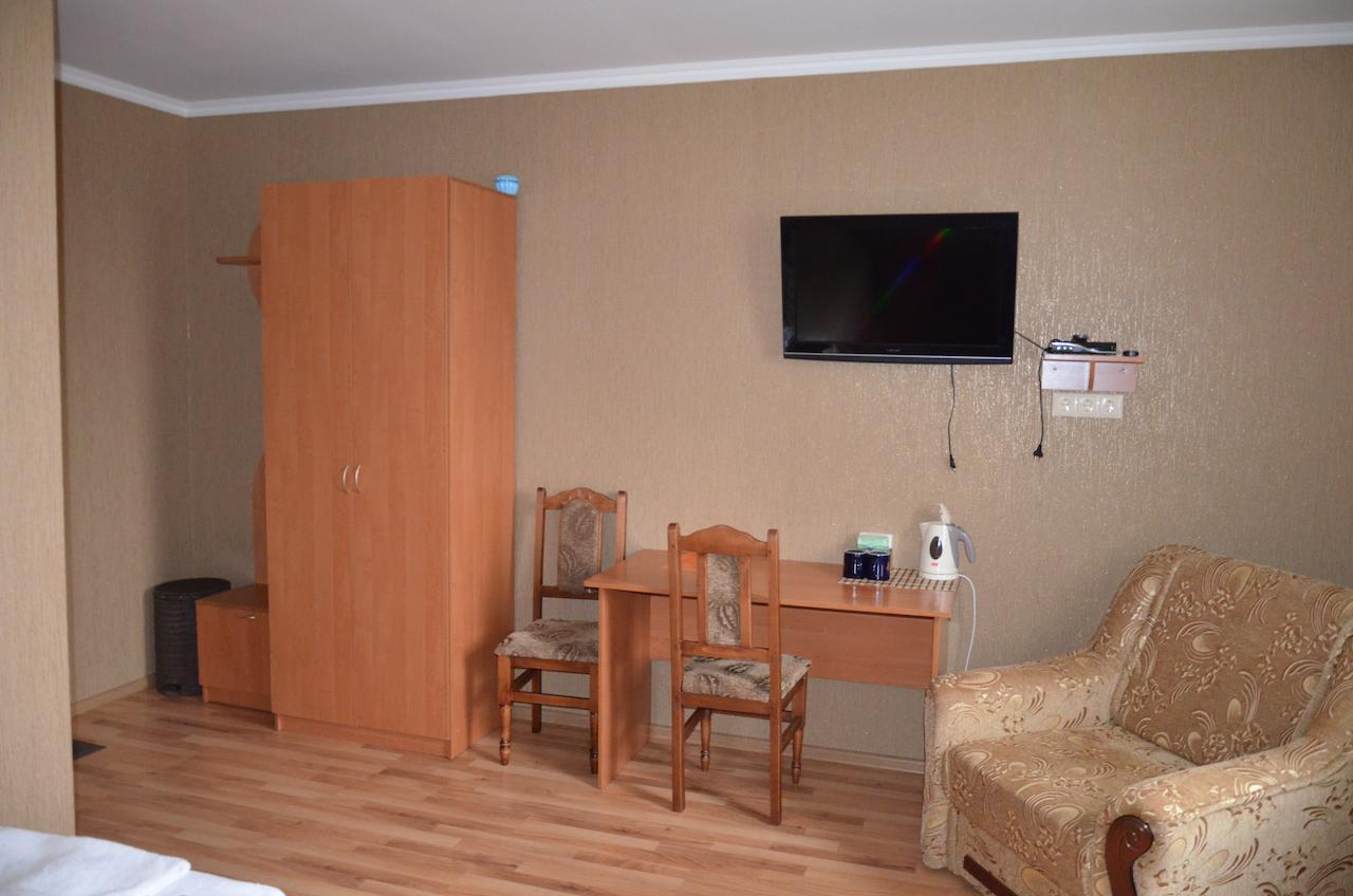 Atlant Hotel Ostroh Dış mekan fotoğraf